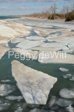 Sandbanks-Ice-Floating-Winter-v.JPG