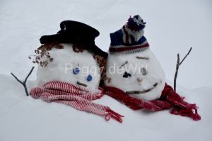 Snowmen-Couple-Snowbank-3503.jpg