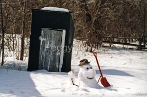 Snowman-Outhouse-414.jpg