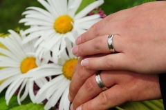 Hands-Wedding-Daisy-2550